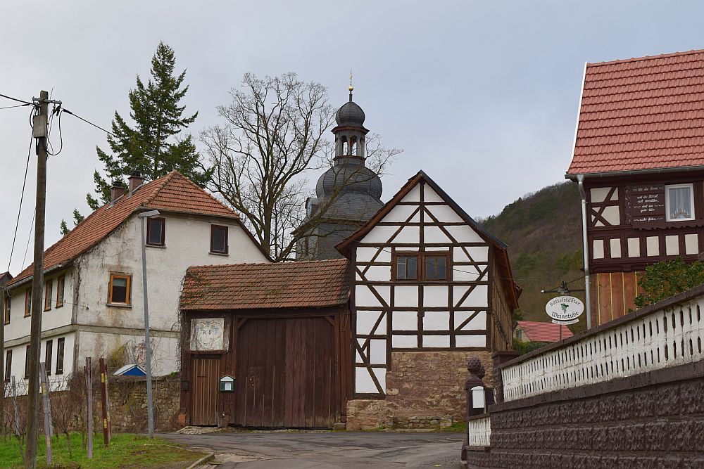 Village in Thuringia at the foot of the Hörselberg