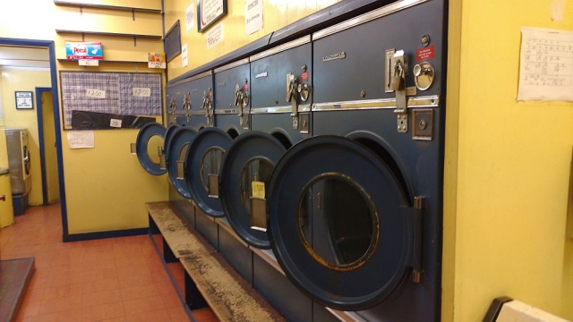 Laundrette in Highbury, 2016